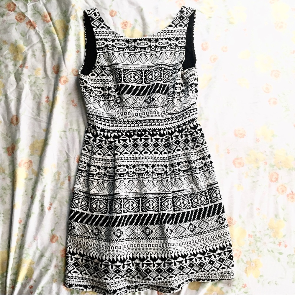 Monteau - Black & White patterned dress